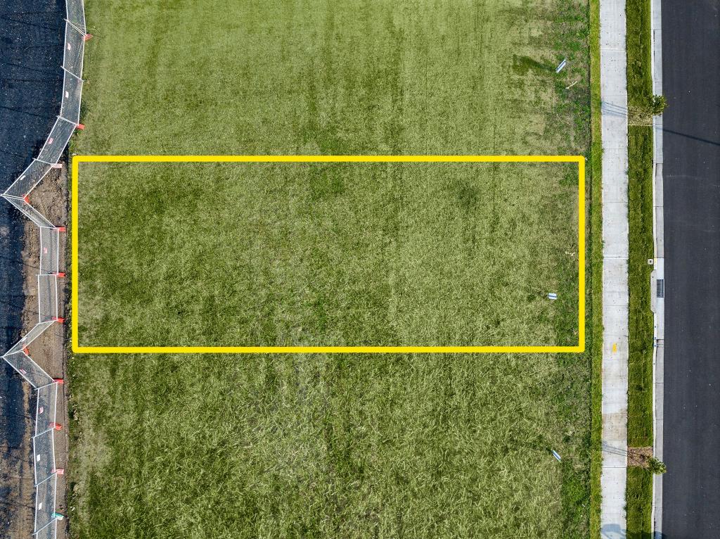 10 BLOSSOM RD, CALDERWOOD, NSW 2527