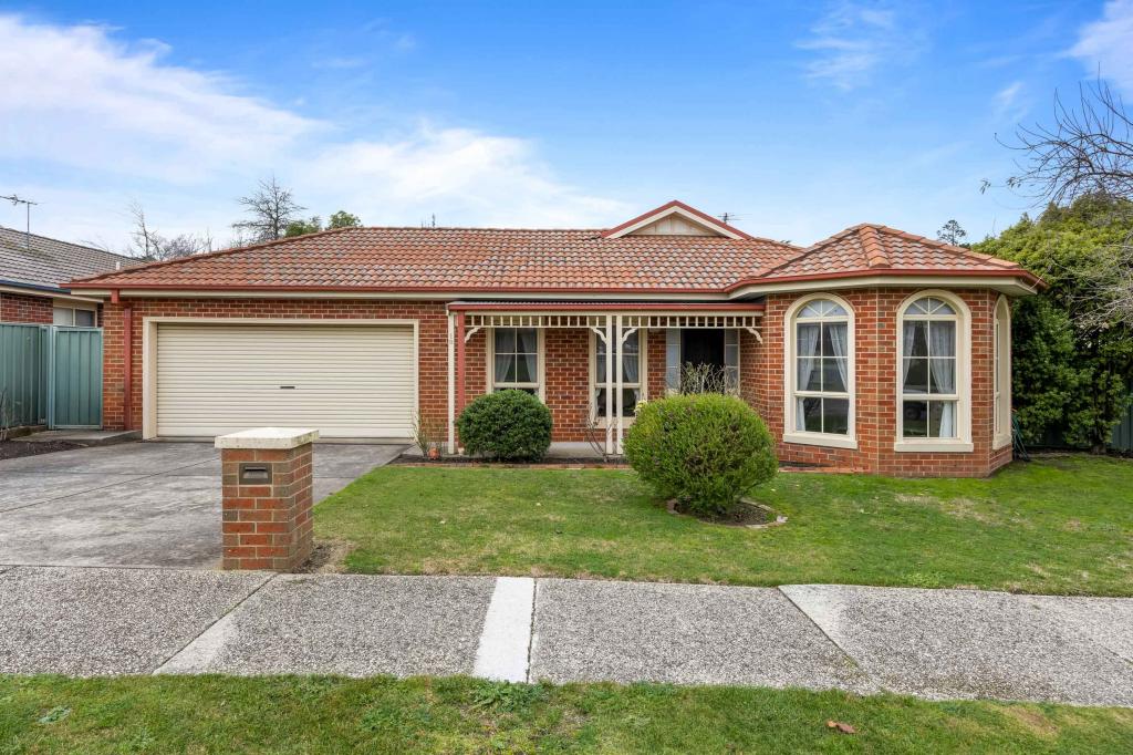10 St Robbins Ave, Lake Gardens, VIC 3355