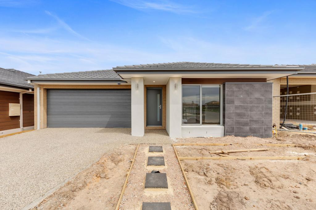 26 Voyager Pde, Clyde North, VIC 3978