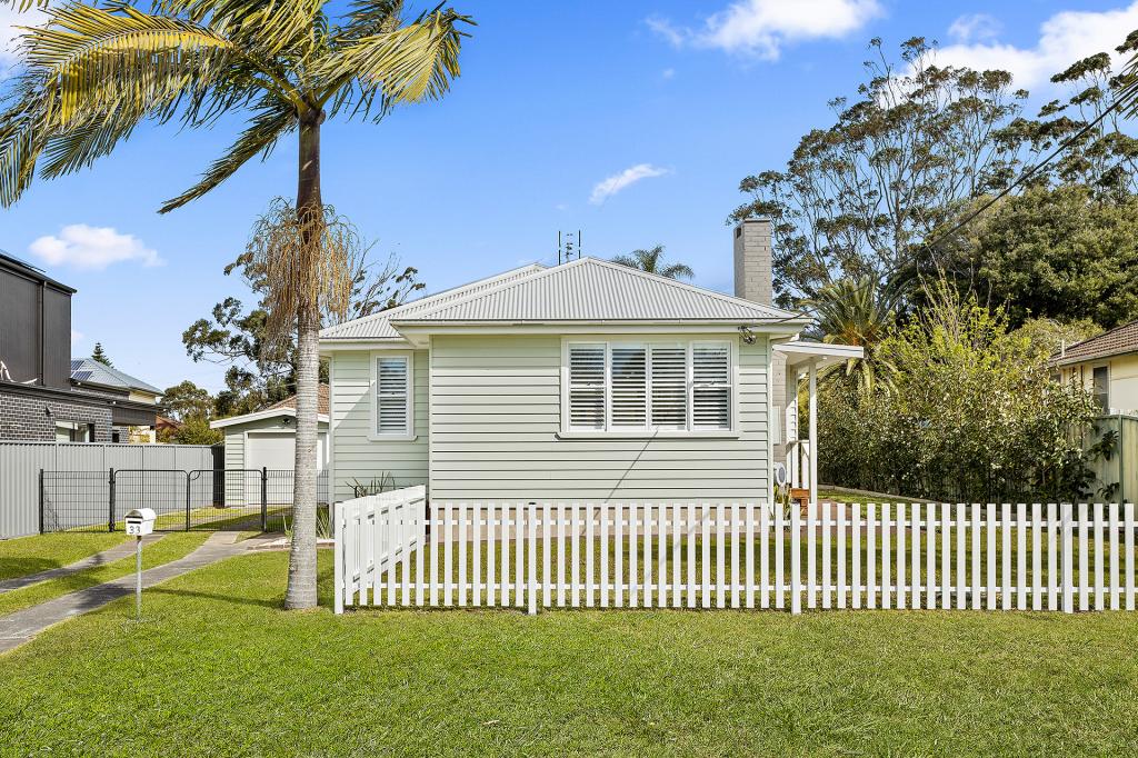 33 Davidson Ave, Woonona, NSW 2517