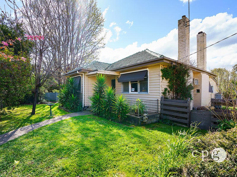 32 Elizabeth St, Castlemaine, VIC 3450