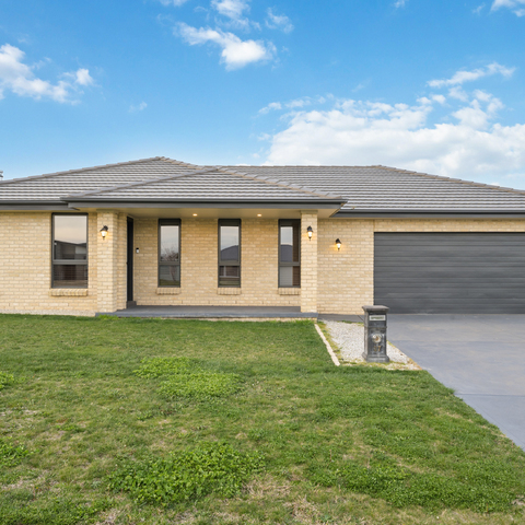 27 Turquoise Way, Orange, NSW 2800