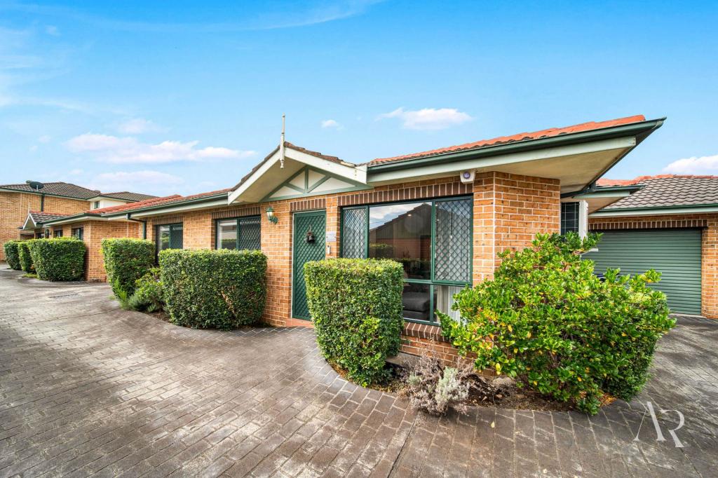 3/4 Old Kent Rd, Greenacre, NSW 2190