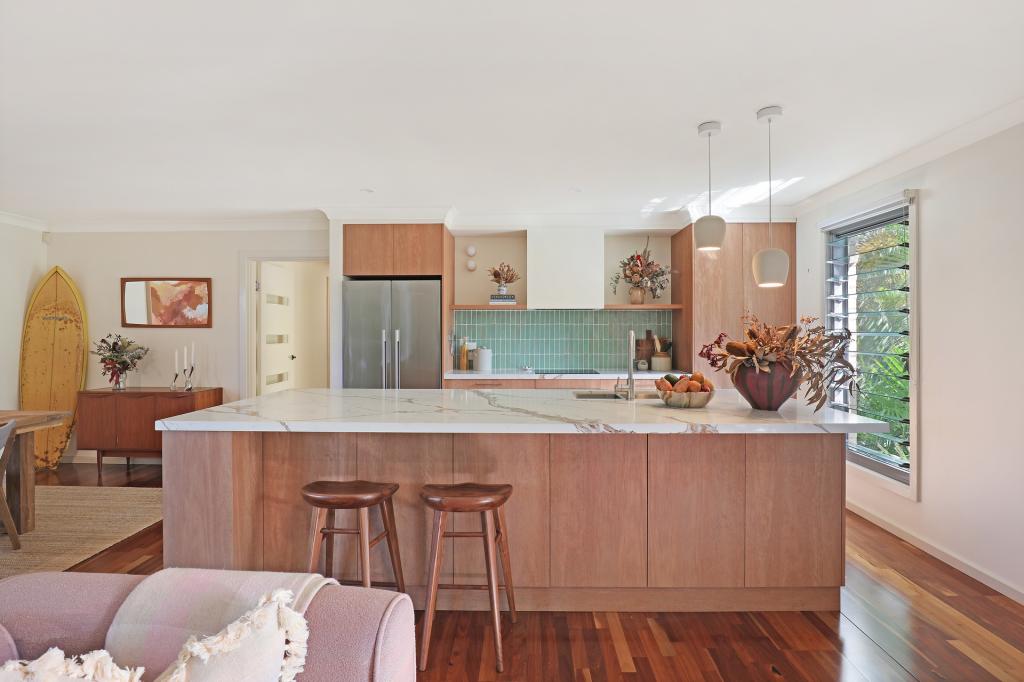 10 GUM TREE LANE, THIRROUL, NSW 2515