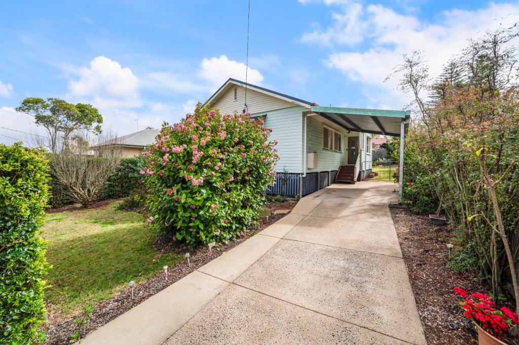 17 Walsh St, Harlaxton, QLD 4350