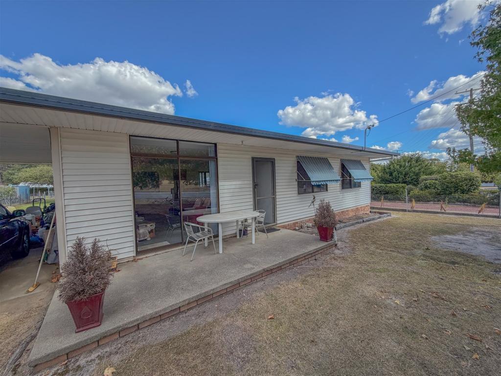 55 Wallangarra Road, Stanthorpe, QLD 4380
