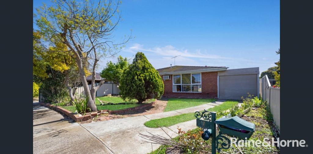 7 LAWSON RD, MELTON SOUTH, VIC 3338