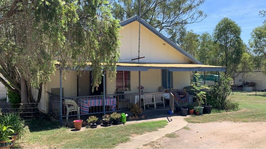 18 Fleur Cres, Lockyer Waters, QLD 4311