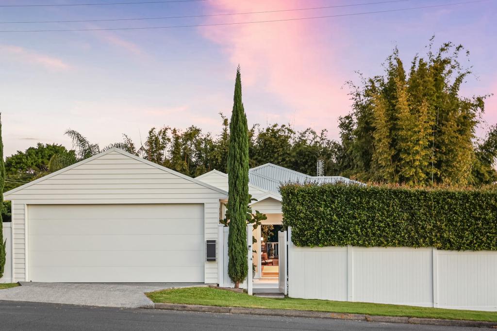 4 Barton Ave, Southport, QLD 4215