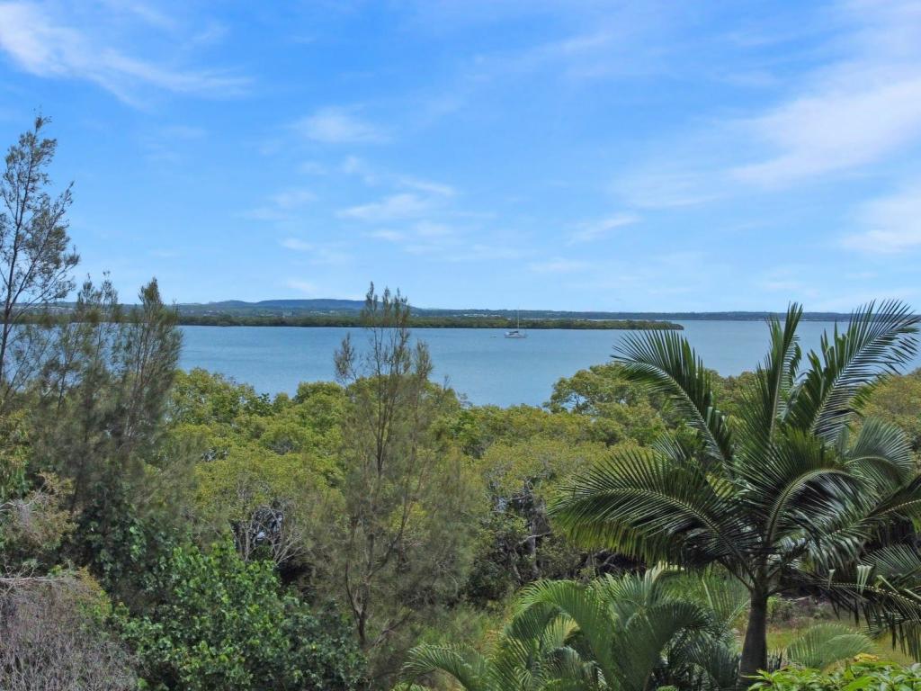 1-3 Coast Rd, Macleay Island, QLD 4184