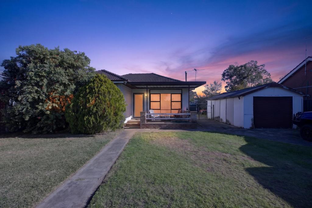 4 Cyprus St, Macquarie Fields, NSW 2564