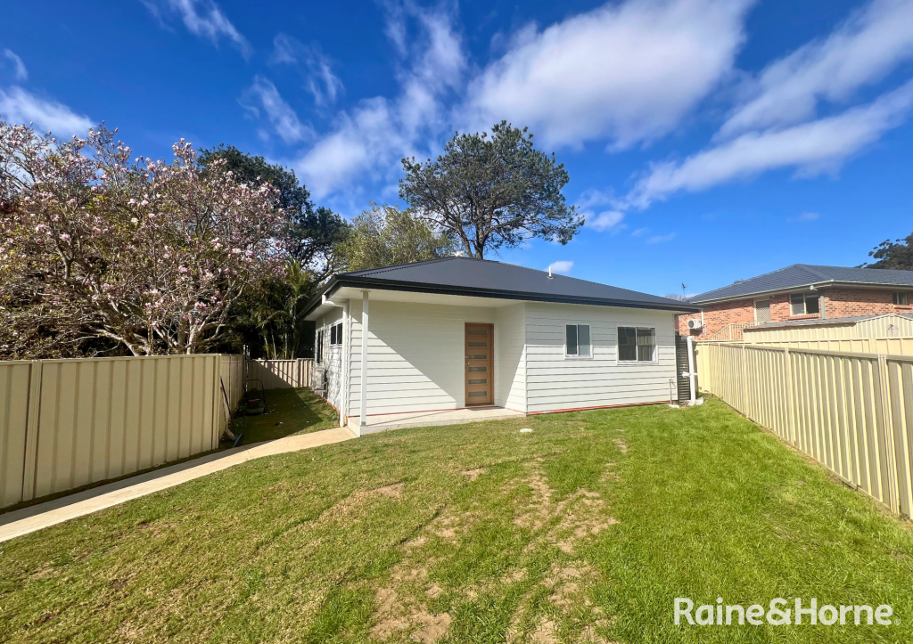 9a Monk Cres, Bomaderry, NSW 2541