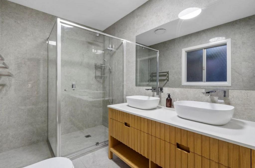 734 Moggill Rd, Chapel Hill, QLD 4069