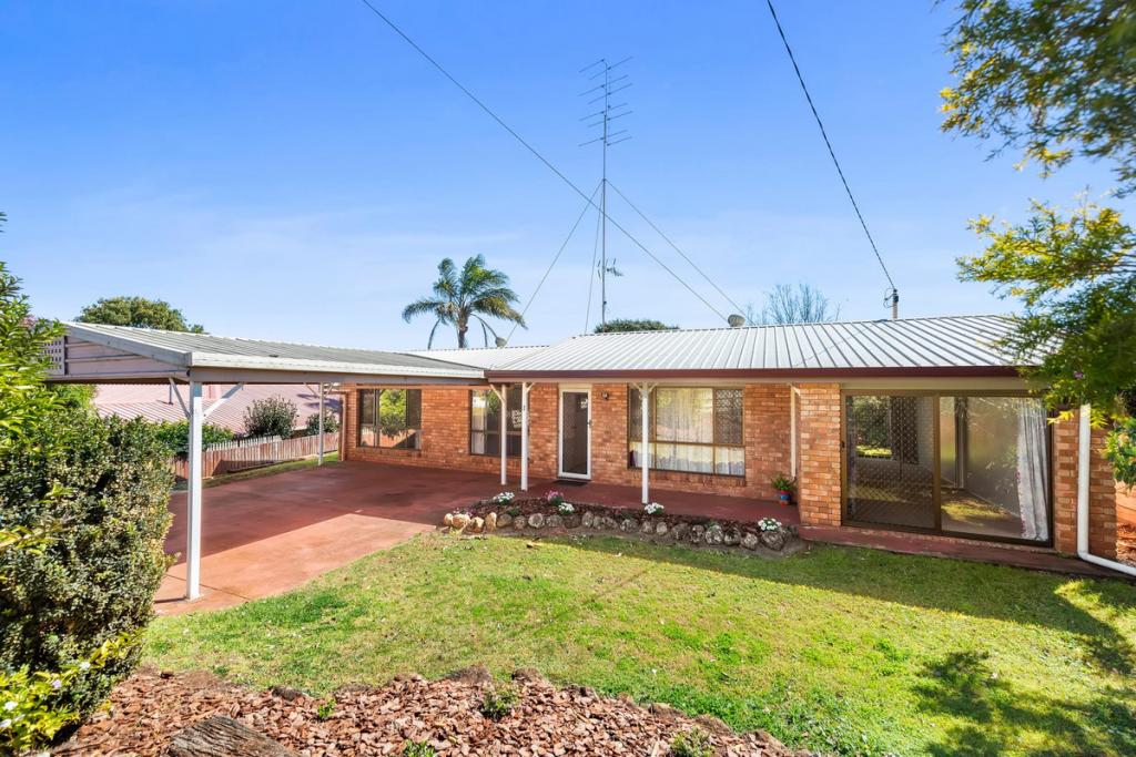 39 Banksia St, Newtown, QLD 4350