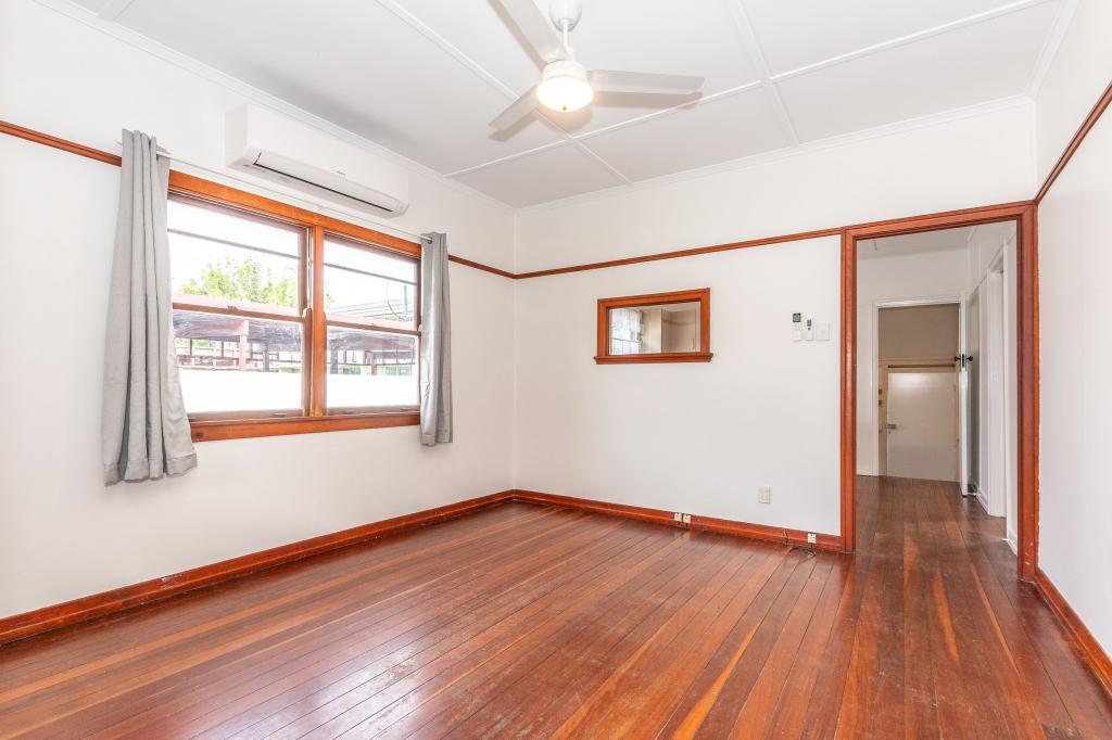 35 King St, Woody Point, QLD 4019