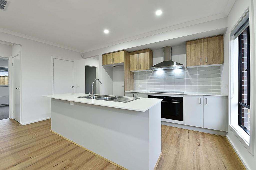 15 Palmatum St, Sunbury, VIC 3429
