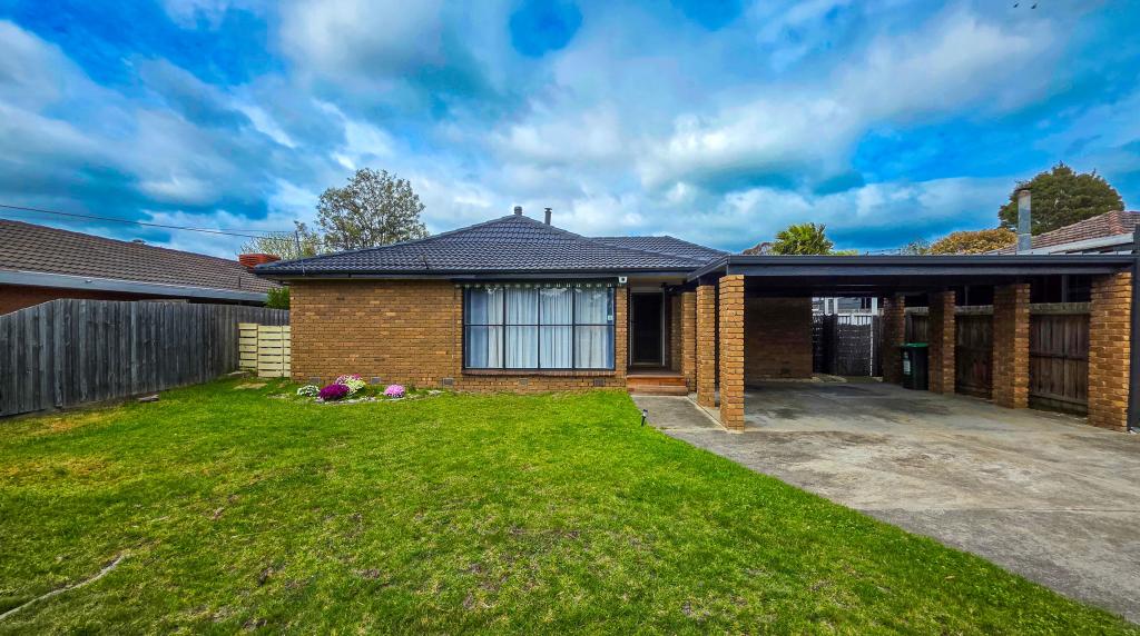 24 Hood Cres, Sunbury, VIC 3429