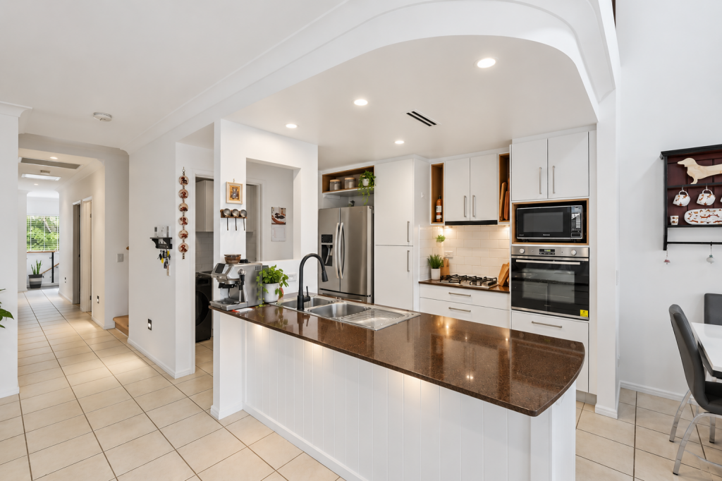 2082/1 The Vistas Dr, Carrara, QLD 4211