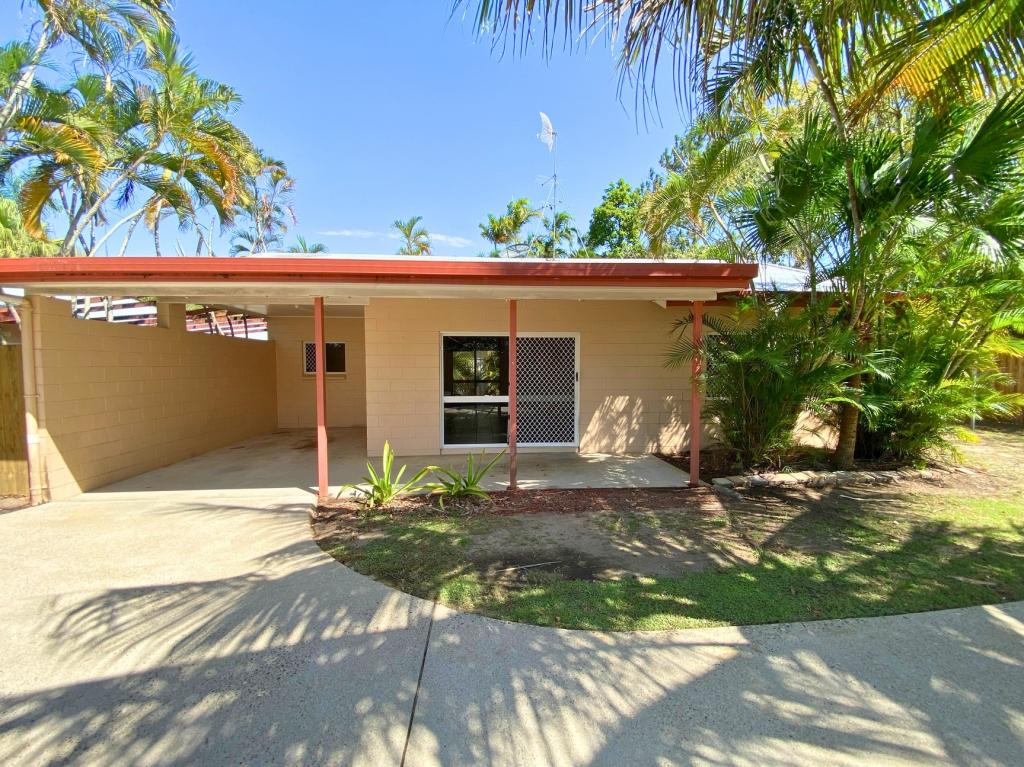 2/76 Baronia Cres, Holloways Beach, QLD 4878