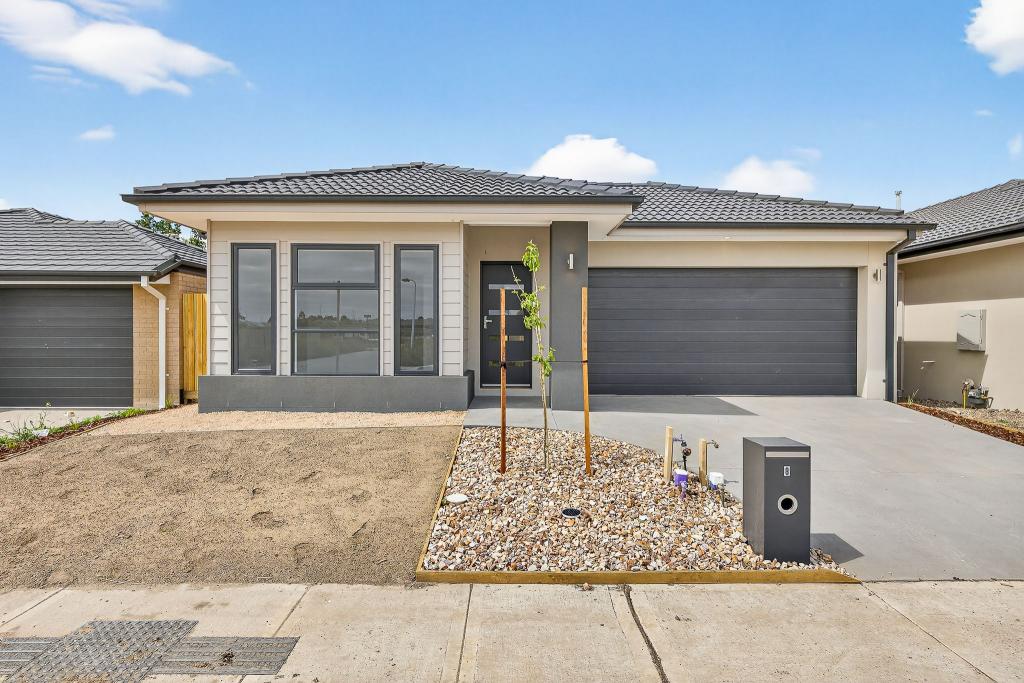 8 Portbury Cct, Cranbourne East, VIC 3977