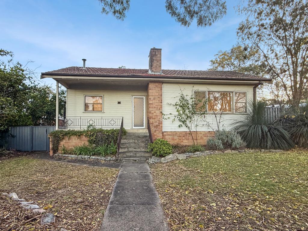 1 Evans Pde, Lapstone, NSW 2773