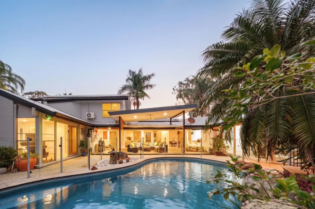 1 Broadmoor St, Kenmore Hills, QLD 4069