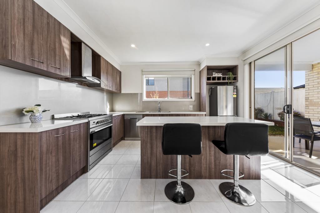 50 Kalbian Dr, Clyde North, VIC 3978