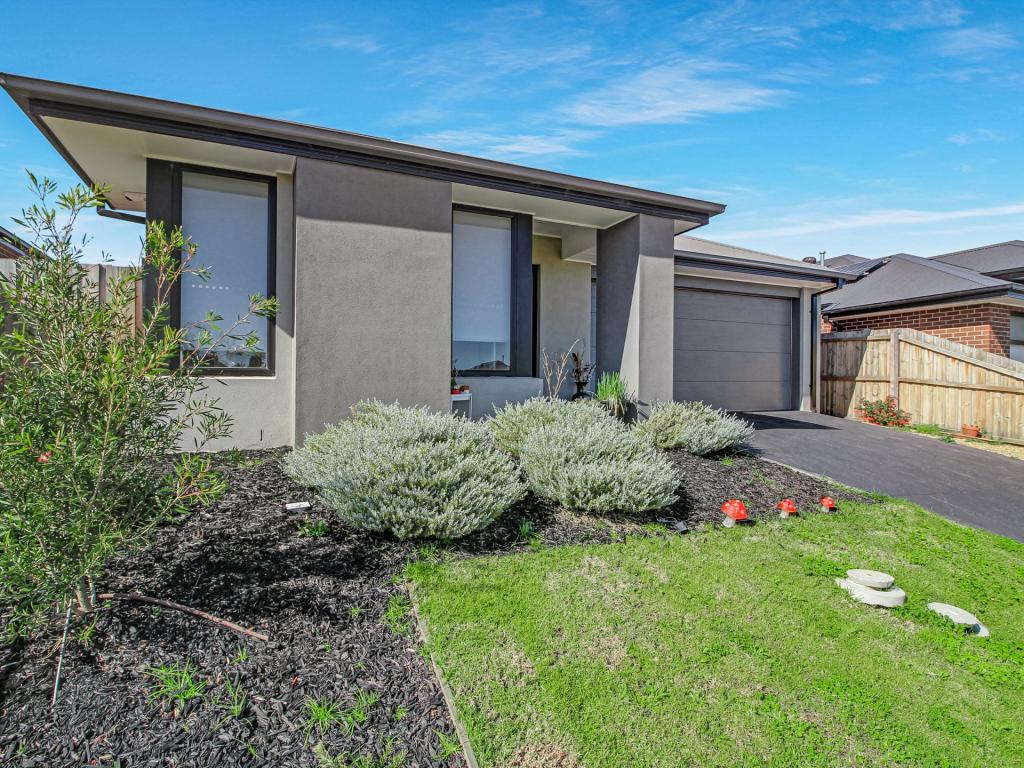 18 BOTTLEBRUSH WAY, LUCKNOW, VIC 3875