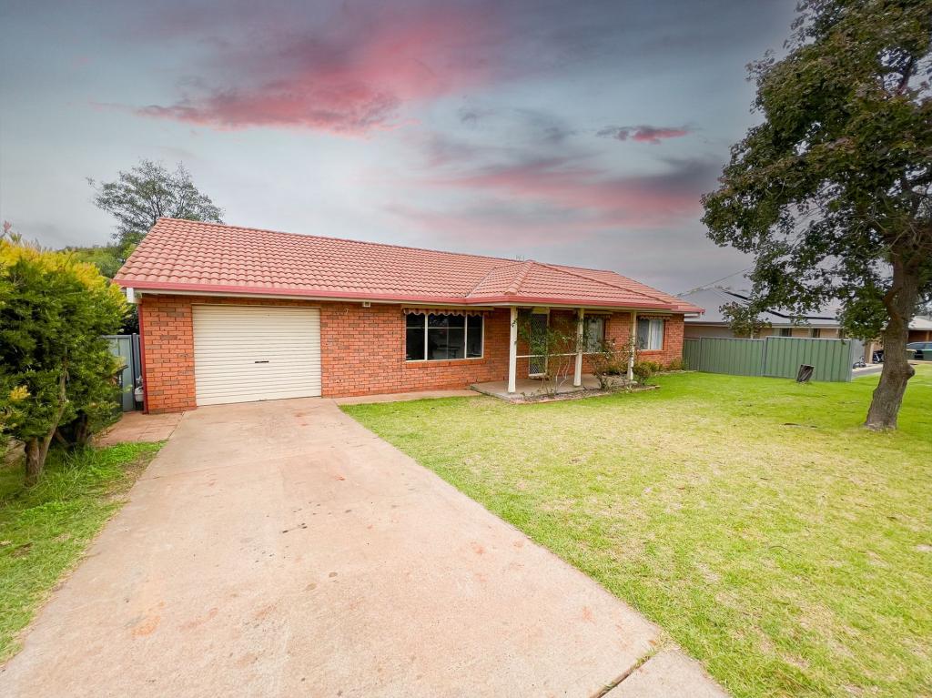 27 Blaxland St, Parkes, NSW 2870