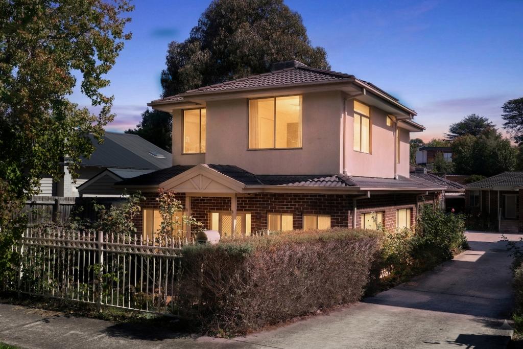 2/4 Downing St, Blackburn, VIC 3130