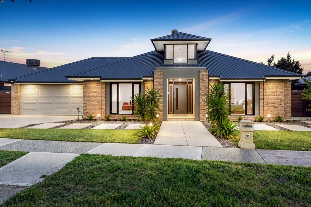 33 Warrawong Cct, Doreen, VIC 3754