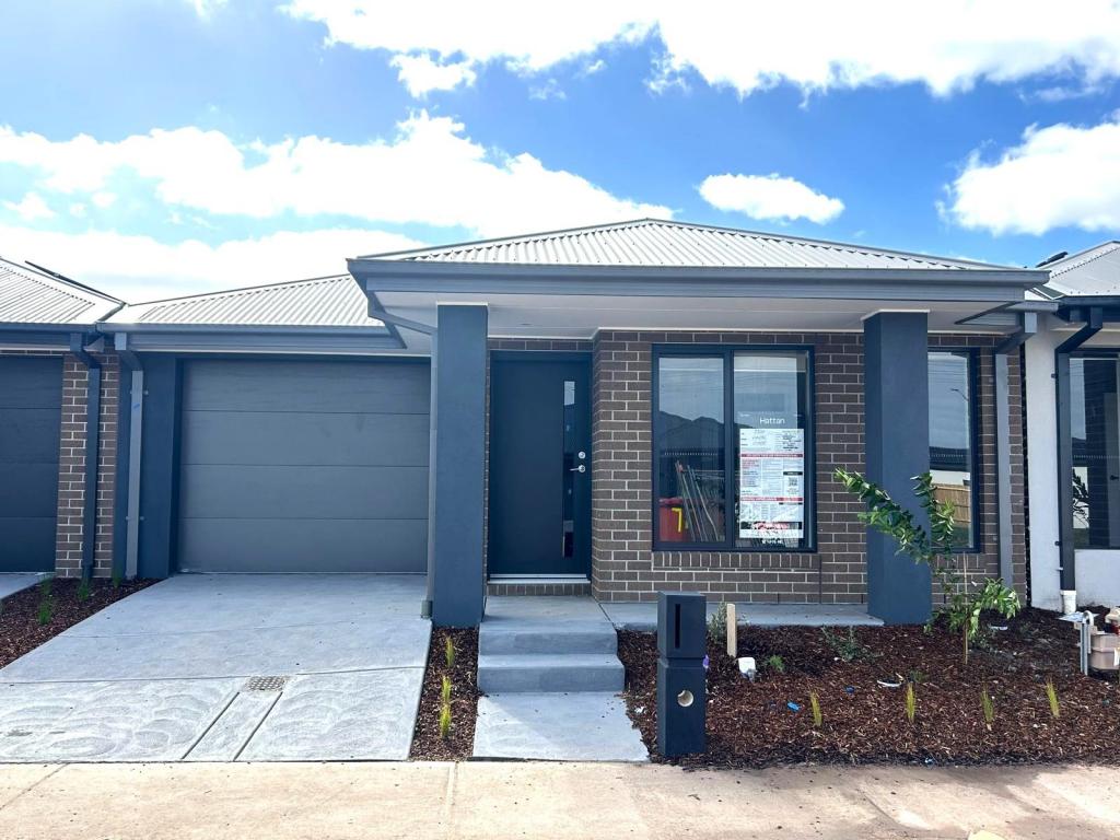 30 Vondel Way, Clyde North, VIC 3978