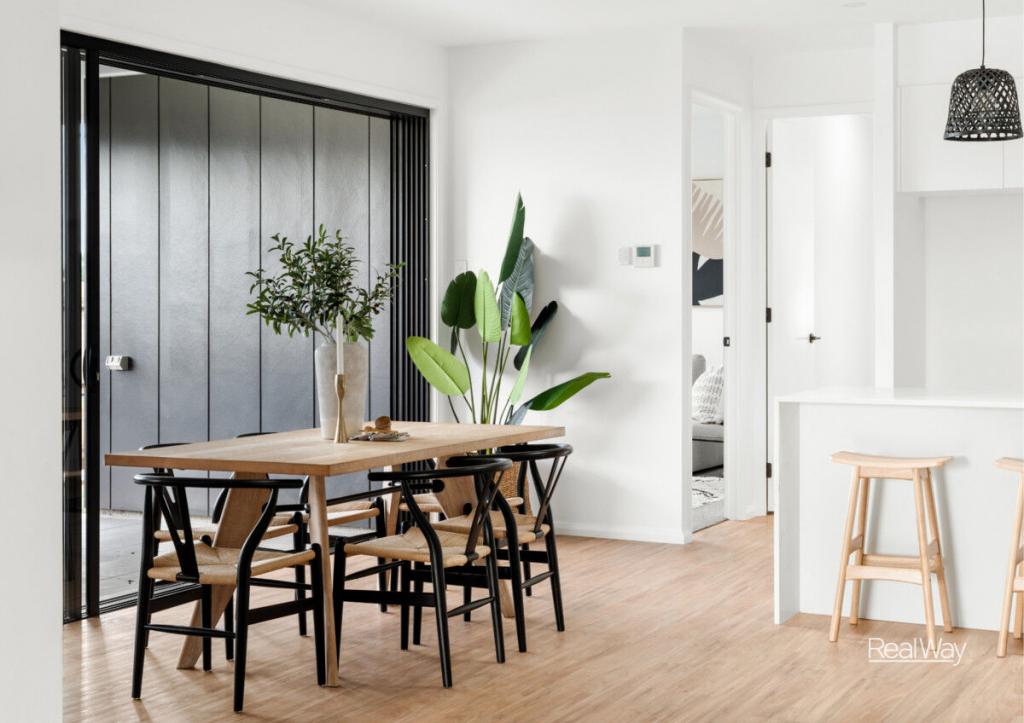 2/4 Pyrenees Cl, Middle Ridge, QLD 4350