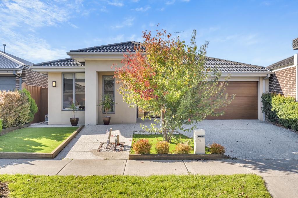 16 Rathdowne Dr, Mickleham, VIC 3064