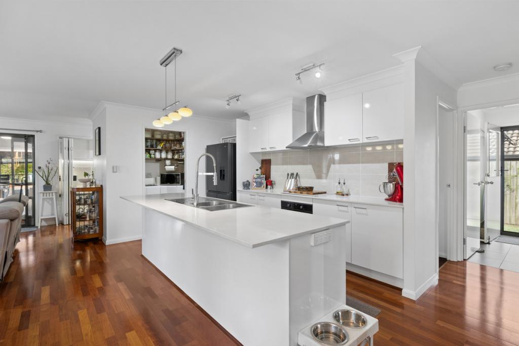 24 Creek Rd, Birkdale, QLD 4159