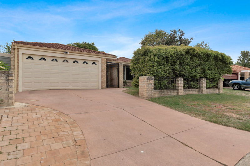 30 MULLOWAY PL, WARNBRO, WA 6169