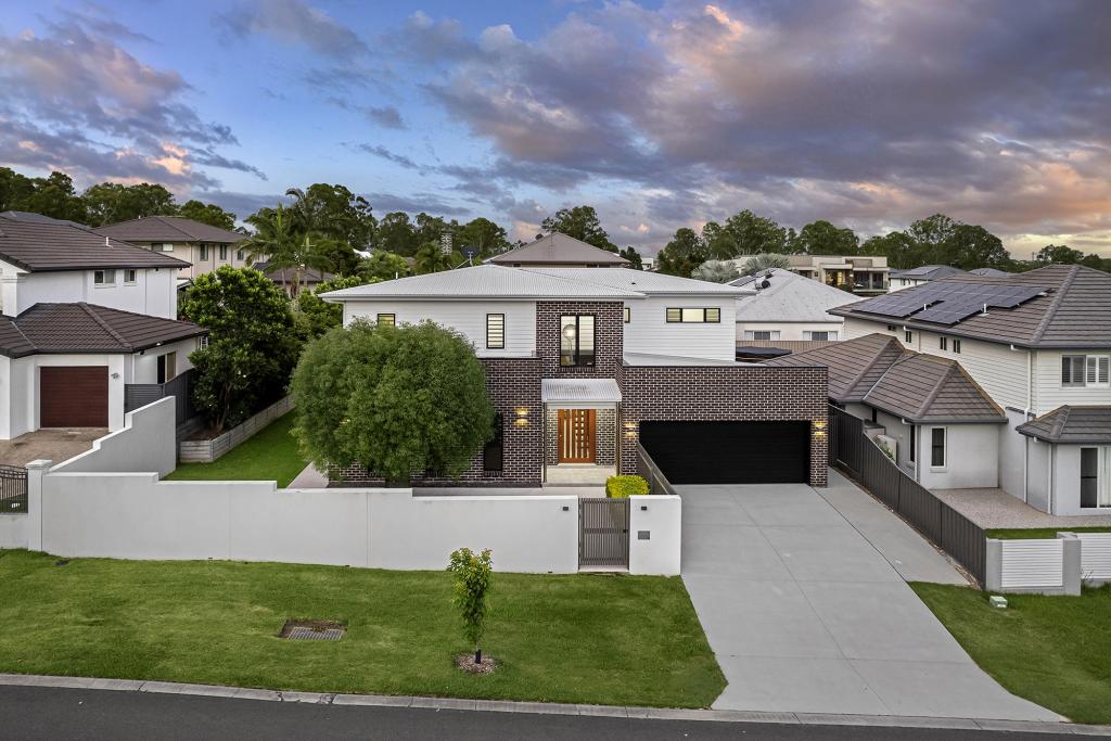 15 Cassia St, Bridgeman Downs, QLD 4035