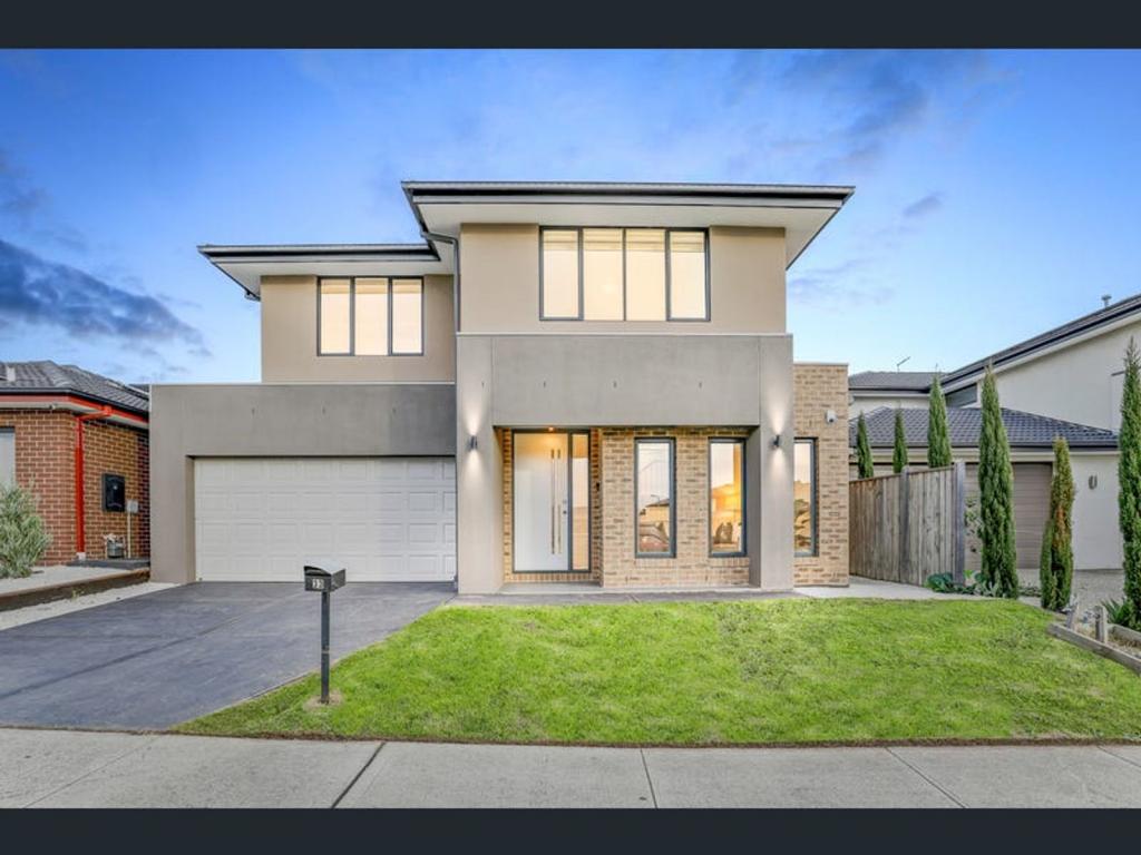 33 GRANDE BELMOND AVE, CLYDE, VIC 3978
