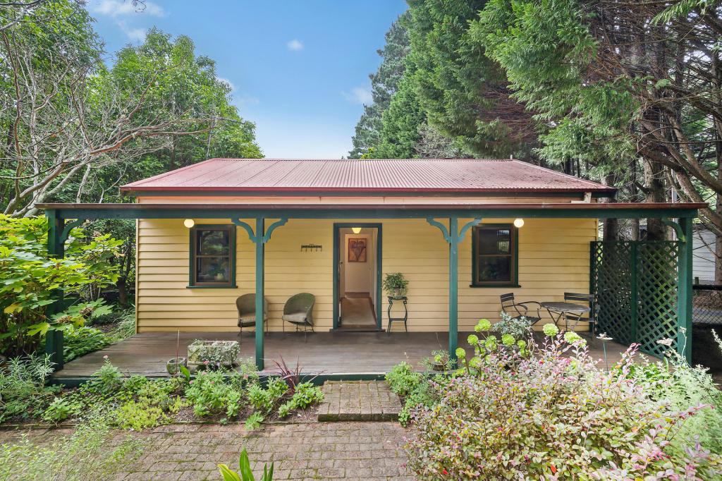 8 WILSON ST, WENTWORTH FALLS, NSW 2782