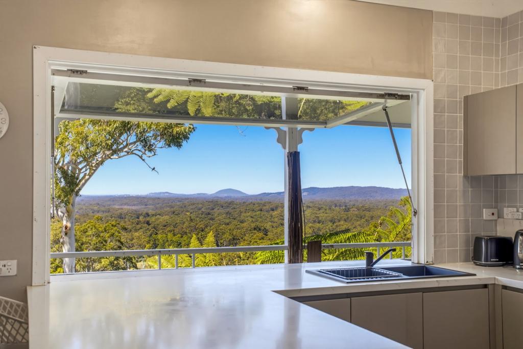 12 Pacific View Dr, Tinbeerwah, QLD 4563