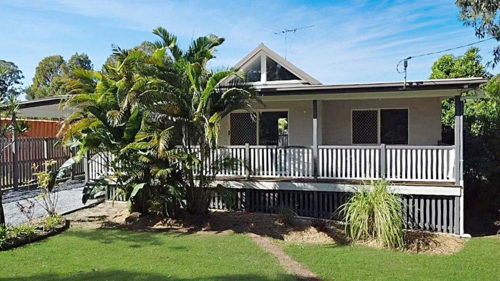 60 Francis Rd, Macleay Island, QLD 4184