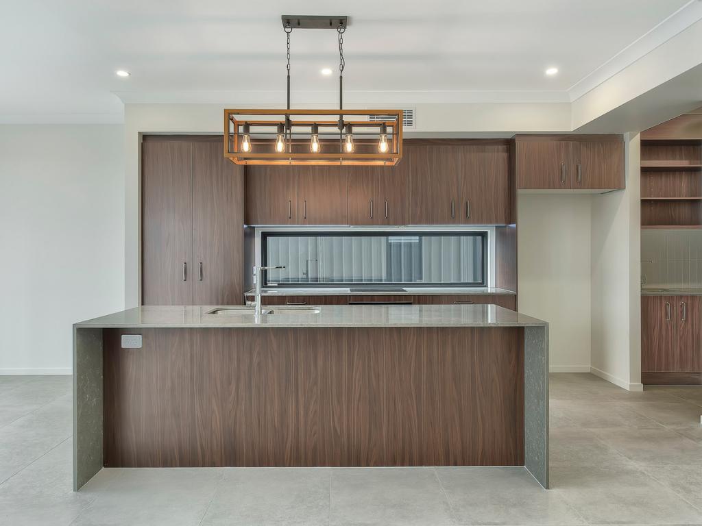 181 Trouts Rd, Stafford Heights, QLD 4053