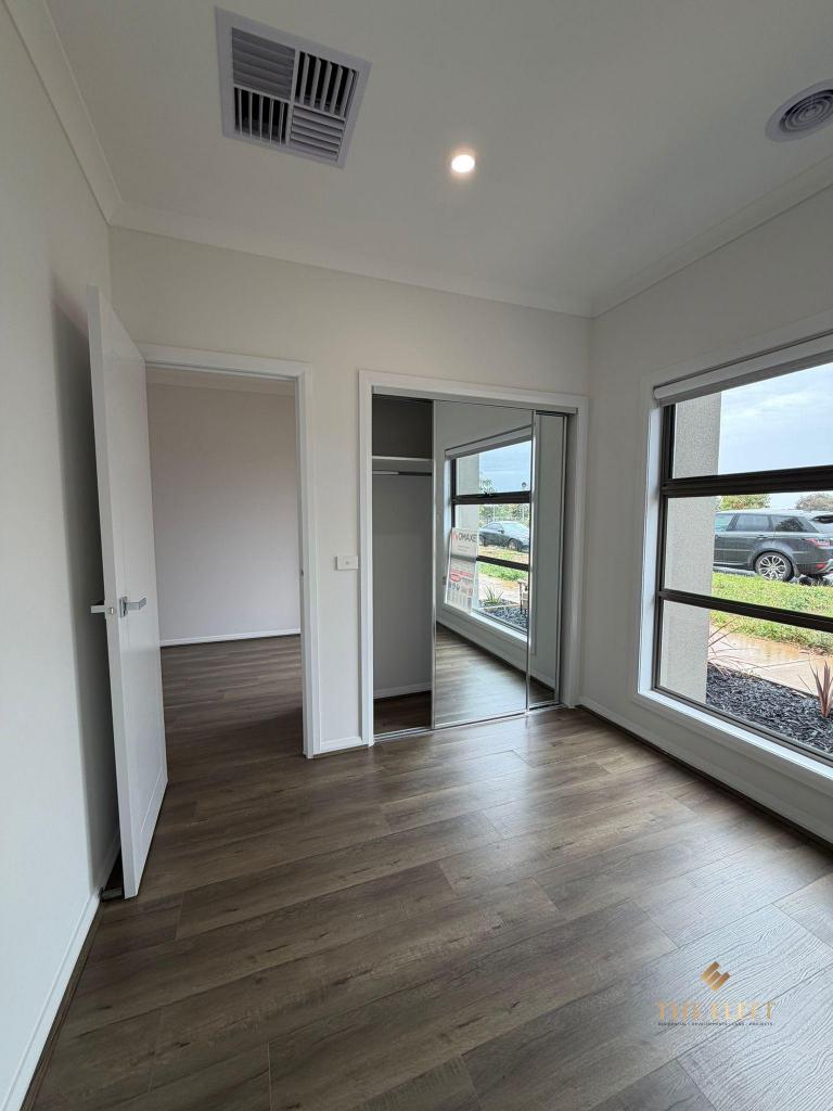 121 Bingham Cct, Thornhill Park, VIC 3335