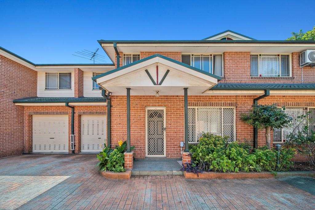 2/32 Hoxton Park Rd, Liverpool, NSW 2170