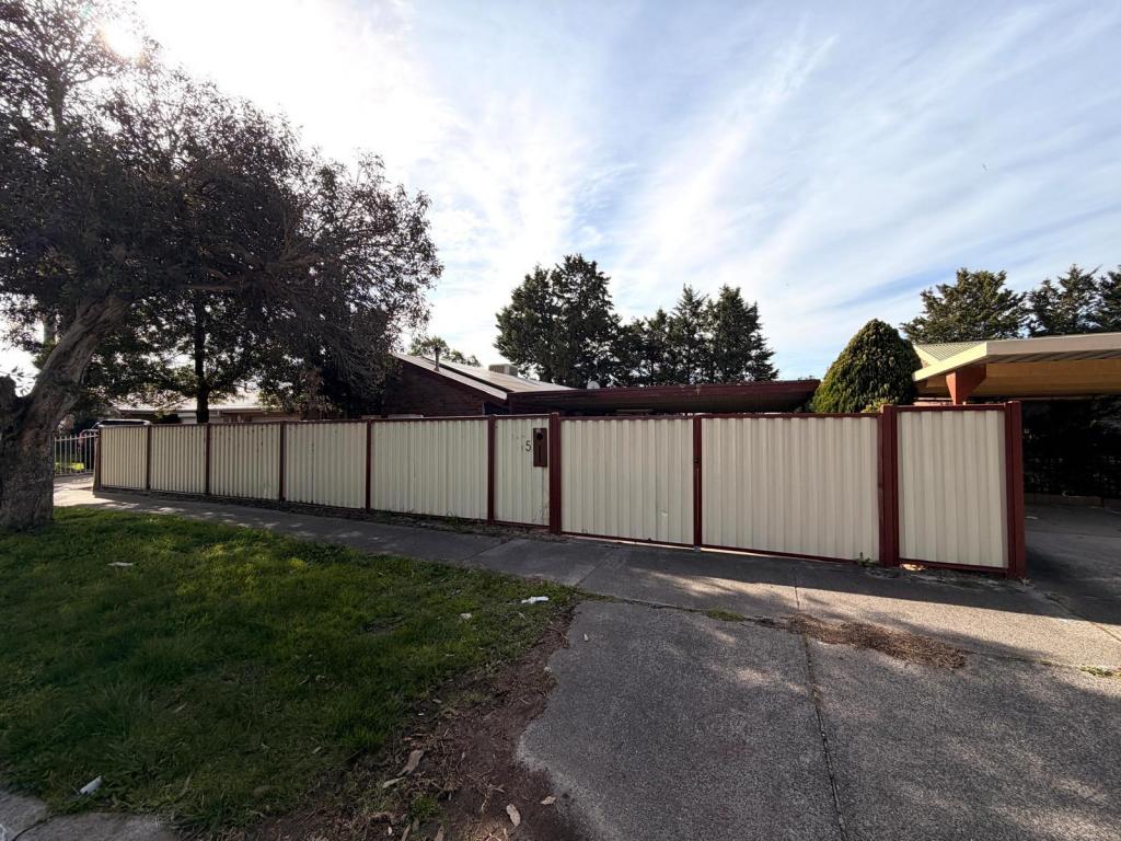 65 WILLOW DR, HAMPTON PARK, VIC 3976