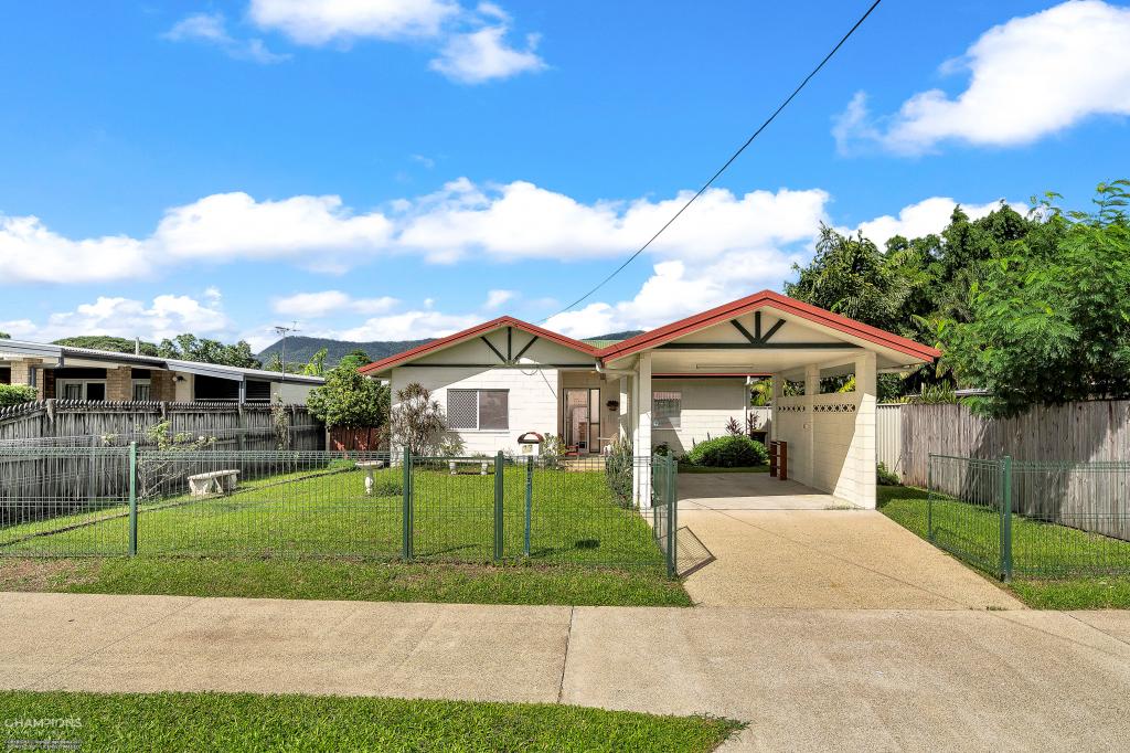 33 Chataway St, Mooroobool, QLD 4870