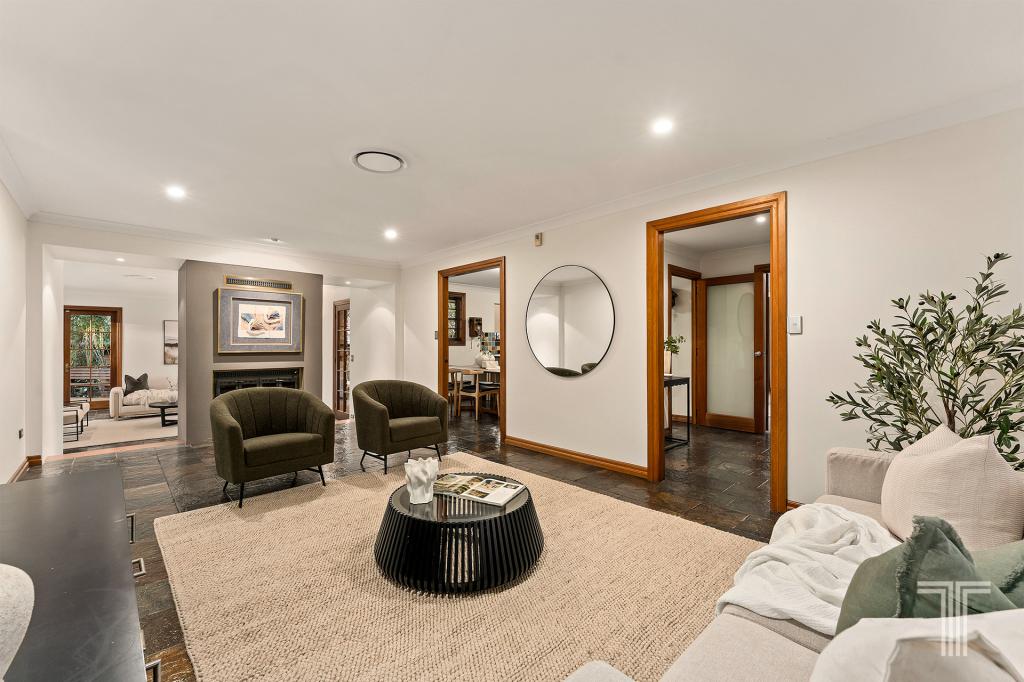 10 Meadowbank St, Carindale, QLD 4152