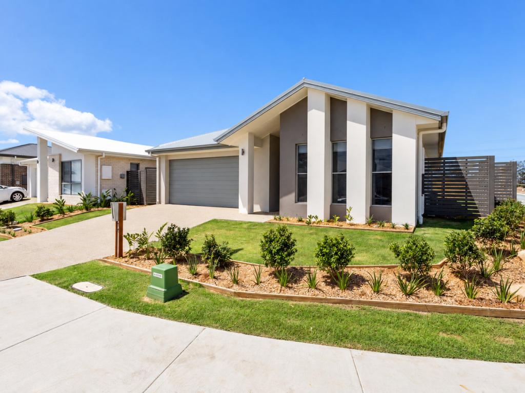 15 MEADOWS BVD, STRATHPINE, QLD 4500