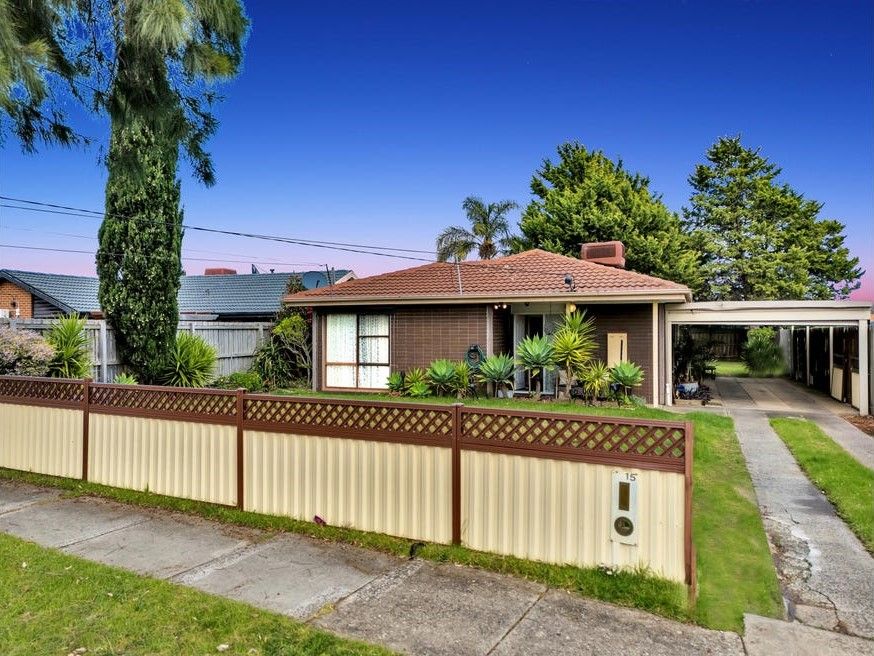 15 Woodburn Cres, Meadow Heights, VIC 3048