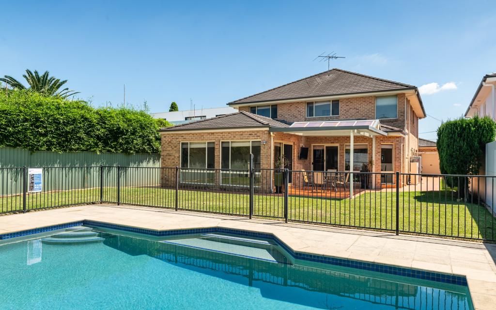 32 HAWKESBURY ESP, SYLVANIA WATERS, NSW 2224